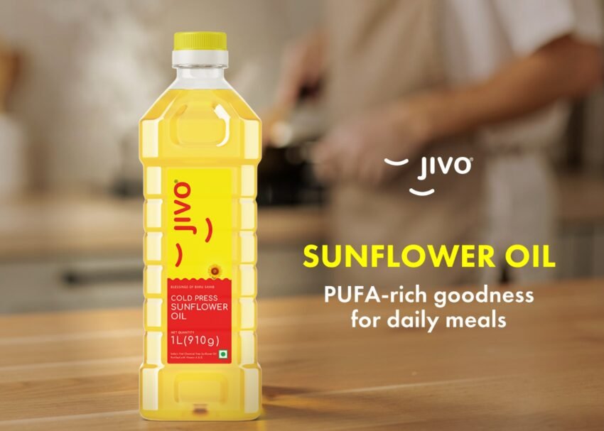 Best cooking oils in India high in polyunsaturated fats including sunflower oil, safflower oil, soybean oil, rice bran oil, sesame oil, mustard oil, and groundnut oil arranged on a kitchen counter for healthy everyday cooking.